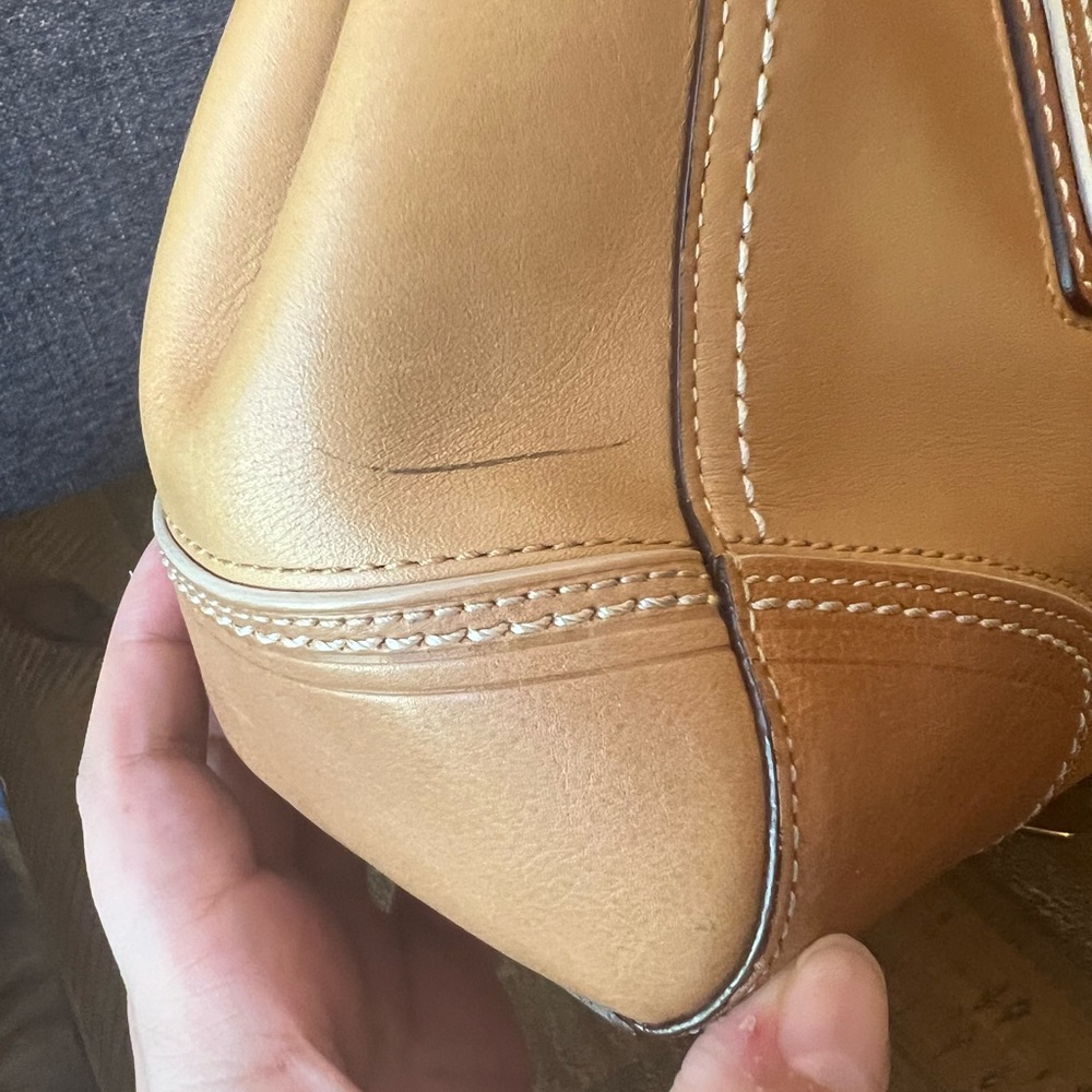 Coach Tan and Brown Leather Shoulder Bag with Turnlock Closure - Picture 3 of 13